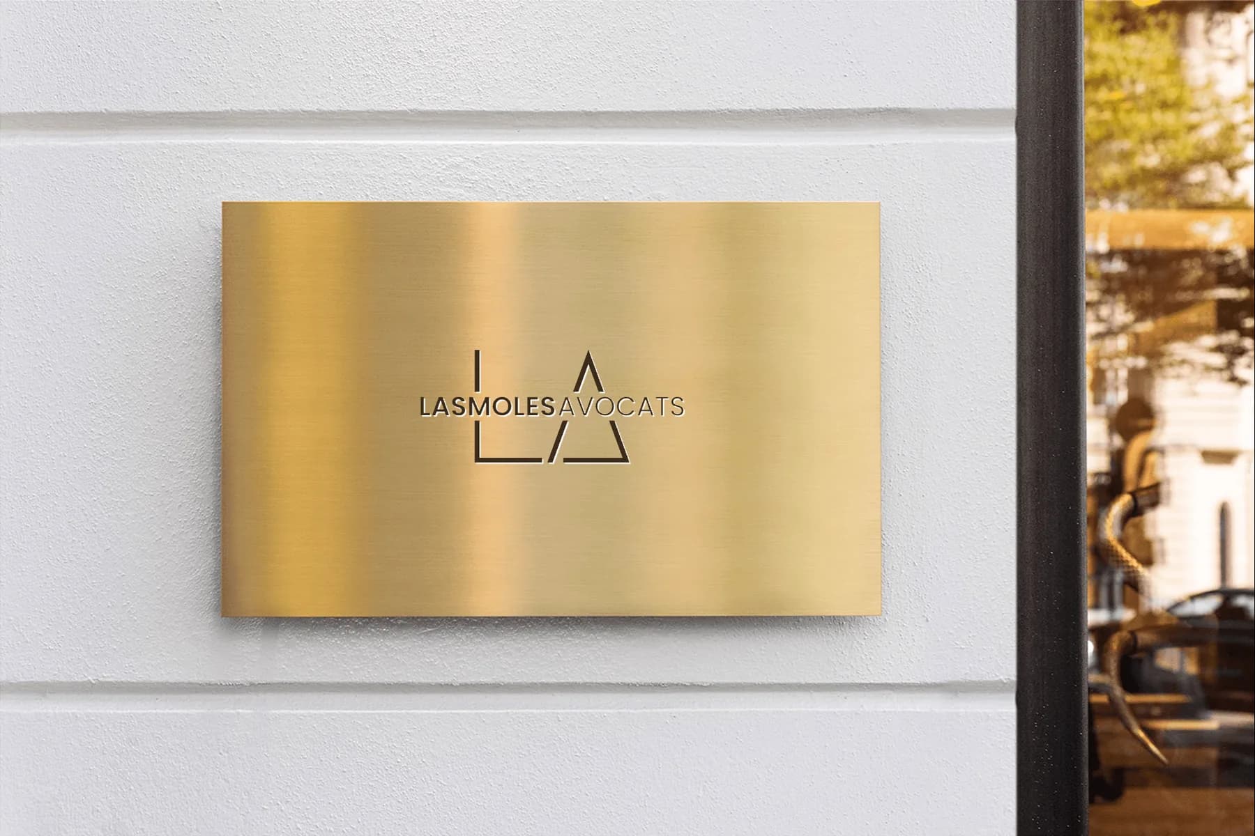 Plaque dorée du cabinet Lasmoles Avocats, 3 Cours Gambetta, Montpellier